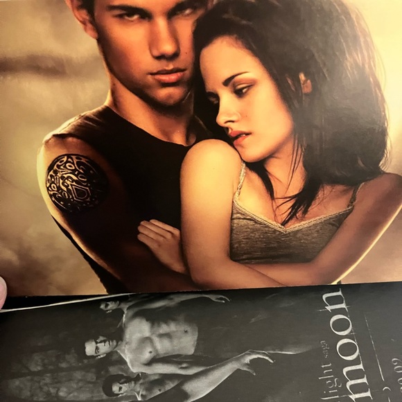 New Moon Paperback Book Poster Limited Tie In Movie Edition by Stephenie Meyer - Picture 9 of 17